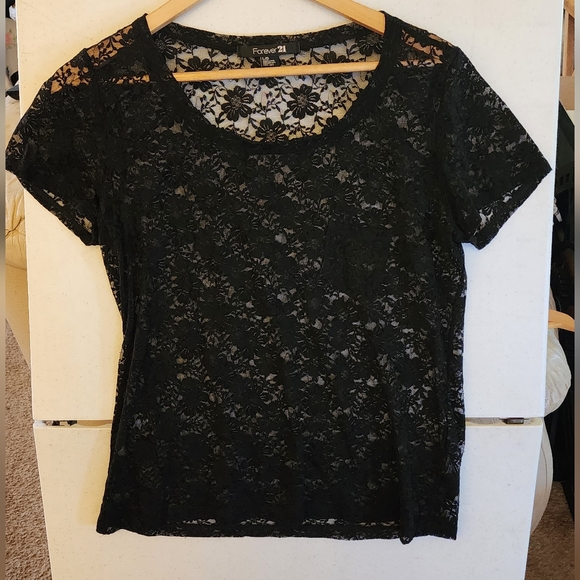 Black lace t shirt - Picture 1 of 4